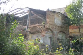 ruina hosp.budovy na jižní straně dvora (© D Dohňanský, 10/2017)