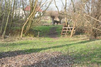 Příkop mezi pahorky (© Petr Nožička, 12/2008)