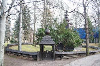 Areál kostela od západu (© Ivan Grisa, 12/2008)