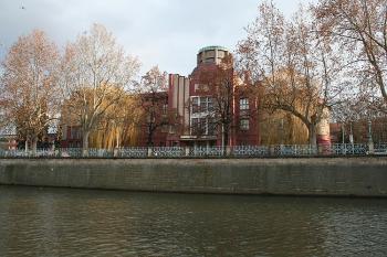 Museum z Tylova nábřeží (od západu) (© Ivan Grisa, 12/2008)