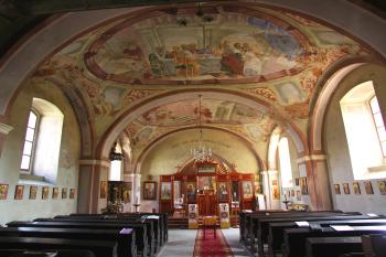 interiér lodi s presbytářem (© Karel Husák, 09/2009)