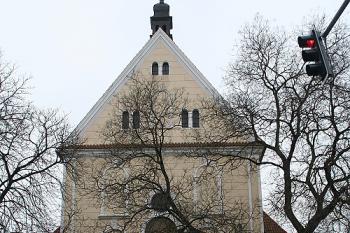 Severní (hlavní) průčelí kostela Nejsvětější Trojice (© Ivan Grisa, 12/2008)