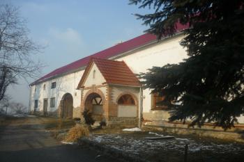 Loukovská tvrz (© Karel Světlík, 12/2012)