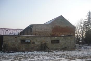 Loukovská tvrz - od severozápadu (© Karel Světlík, 12/2012)