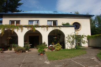 Někdejší obřadní síň - dnes obytný dům (© Milan Caha 08/2008)