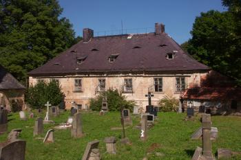 fara ze hřbitova ( © Milan Caha 08/2008)