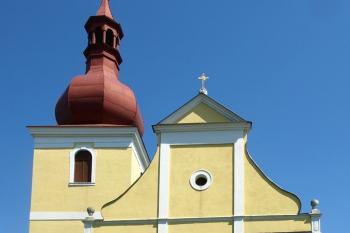 západní průčelí kostela (© Milan Caha 08/2009)