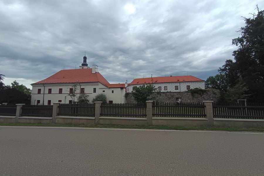  Komorní Hrádek