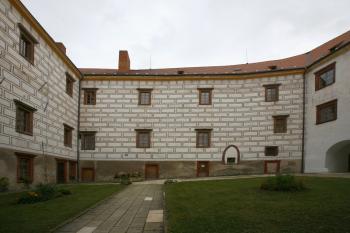 Jižní křídlo nádvoří  ( © Filip Matoušek 09/2009)