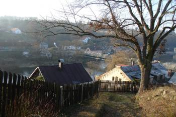 pohled od staré vstupní brány ( © Jiří Čížek 12/2008)