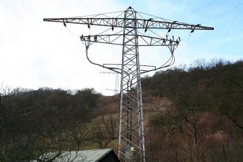 Koncový stožár napájecího vedení 35 kV (© Ivan Grisa, 11/2008)