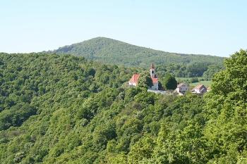 Pohled z Dubického vrchu, v pozadí Kybačka (© Ivan Grisa, 05/2008)