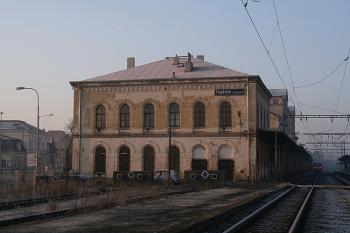 Pohled od východu, v popředí poštovní křídlo (© Ivan Grisa, 12/2008)