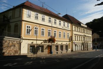 Teplice - dům U Pruského krále (vpravo) (© Jiří Špaček, 10/2016)