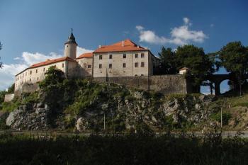 Hrad od řeky ( © Roman Krejčí 30.8.2005)