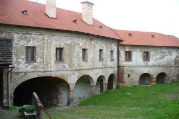 přístavek na hradbě u druhé novější brány (© zdeněk komínek, 07/2008)