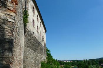 Pohled na jihozápadní část paláce (© Jaroslav Šefčík, 05/2009)