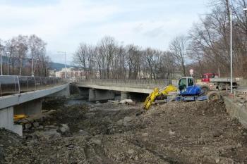 starý most brzy nahradí nový ( © Jan P. Štěpánek 11/2012)