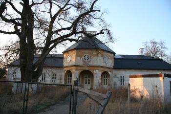 Pohled na zámeček z přední strany (© Petr Nožička, 12/2008)