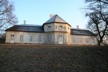 Pohled na zámeček zezadu (© Petr Nožička, 12/2008)