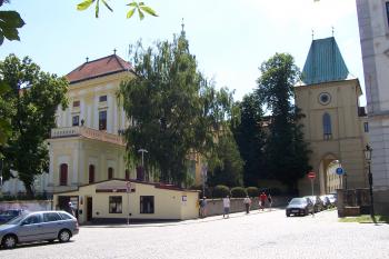 Kroměříž - Mlýnská brána - vlevo dole se nachází Kroměřížské zámecké vinné sklepy (© Ivo Rozehnal, 07/2013)