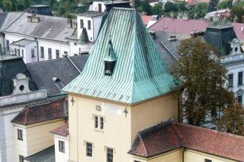 věž Mlýnské brány v pohledu ze zámecké věže ( © Jan P. Štěpánek 08/2008)
