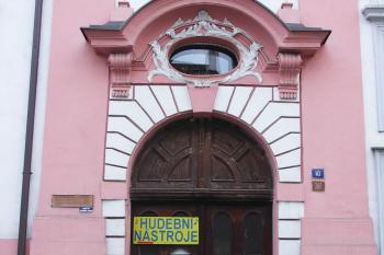 vstupní portál (© Karel Husák, 02/2009)