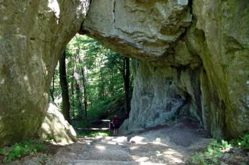 Skalní brána pod hradem ( © Jiří Čížek 07/2006)