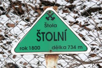 pouze tato cedulka upomíná na někdejší štolu ( © Jan P. Štěpánek 01/2009)