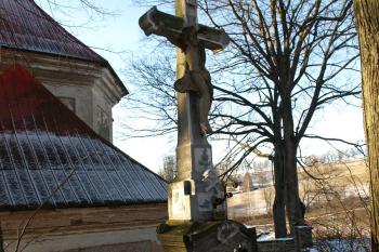 kříž za sakristií ( © Milan Caha 01/2009)