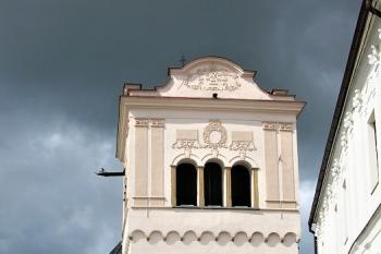 celkový pohled na kostelní zvonici ( © Jan P. Štěpánek 08/2006)
