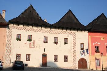 Gotický dům v severní části náměstí (© Ivan Grisa, 10/2006)