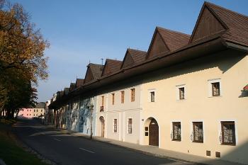 Vyústění Matejovské ulice do náměstí (© Ivan Grisa, 10/2006)