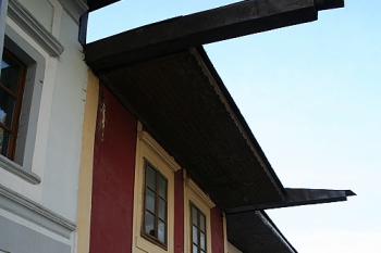 Domy jižně od kostela (© Ivan Grisa, 10/2006)