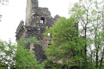 Donjon z nádvoří ( © Iva Spurná 7.5.2007)
