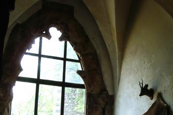 Výhled z přízemí paláce na nádvoří ( © Iva Spurná 7.5.2007)