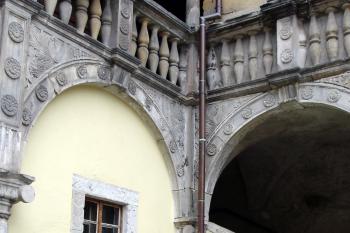 Schodiště v severním rohu zámku ( © Iva Spurná 7.5.2007)