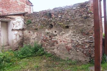 vnější hradební zeď ( © Milan Caha 06/2008)