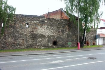 vnitřní hradební zeď  ( © Milan Caha 06/2008)