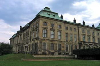 Pohled na Japonský palác od jihozápadu ( © Pavel Vítek 08/2009)