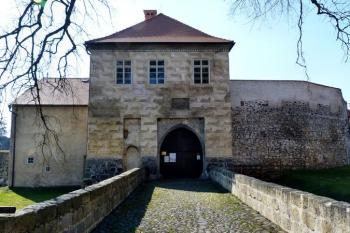 Vodní hrad Lipý ( © František Kinař 05/2017)