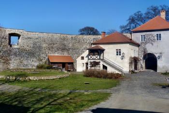 Vodní hrad Lipý ( © František Kinař 05/2017)