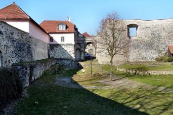 Vodní hrad Lipý ( © František Kinař 05/2017)