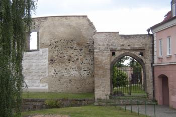 Druhá vstupní brána do areálu hradu (© Jan Šebek, 06/2008)