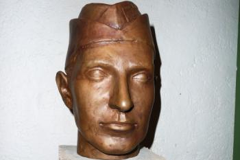busta četaře Arnošta Hrada ( © Jan P. Štěpánek 10/2008)