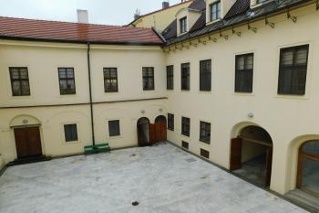 nádvoří paláce (© Milan Caha, 10/2018)