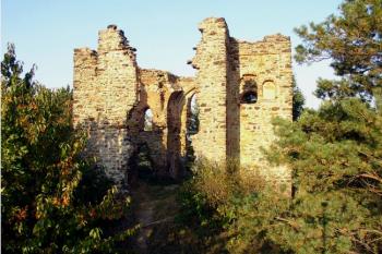 Zříceniny kaple Povýšení sv. Kříže ( © Jiří Čížek 10/2006)