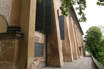 Jižní průčelí ( © Ivan Grisa 05/2009)