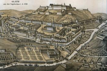 Kladsko na vedutě z r. 1737 (© Otto Pompejus (in Franz A. Pompejus: Album der Grafschaft Glatz : oder Abbildungen der Städte, Kirchen, Klöster, Schlösser und Burgen derselben, vor mehr als 150 Jahren, Glatz, 1862))