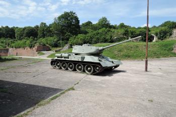 Tank T-34 v Kladské Pevnosti (© aleshwarrior, 06/2015)